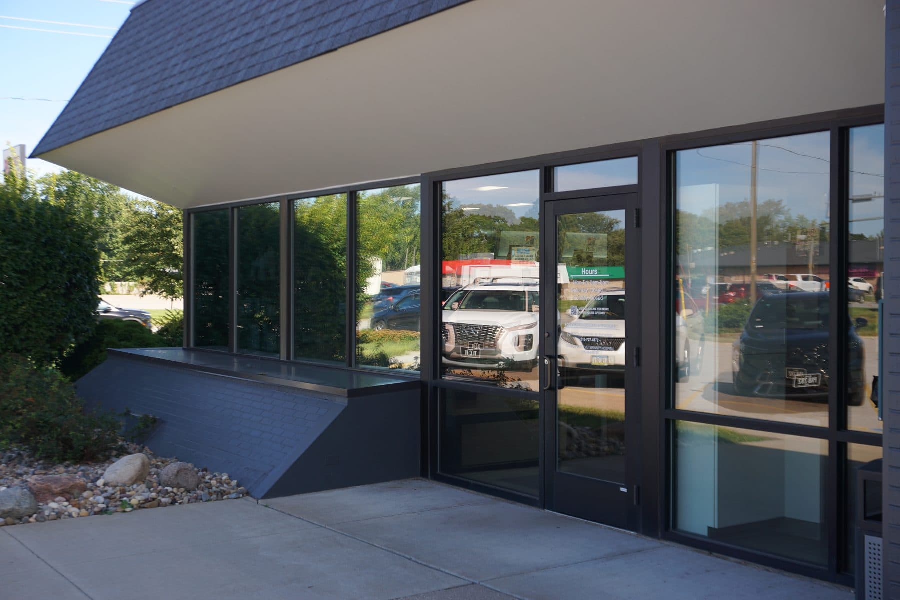 The front entrance of Ankeny Animal & Avian Clinic